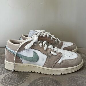 GIRLS Nike Air Jordan 1 Low KIDS